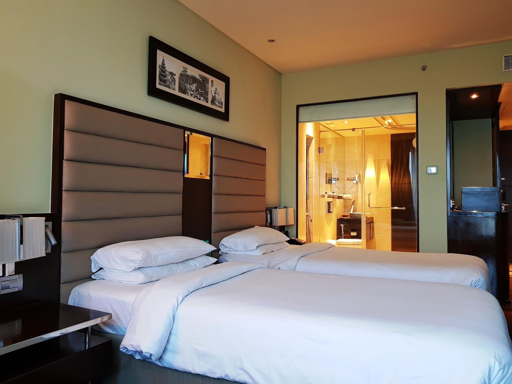 Vivanta Hyderabad, Begumpet Экстерьер фото A room at the hotel