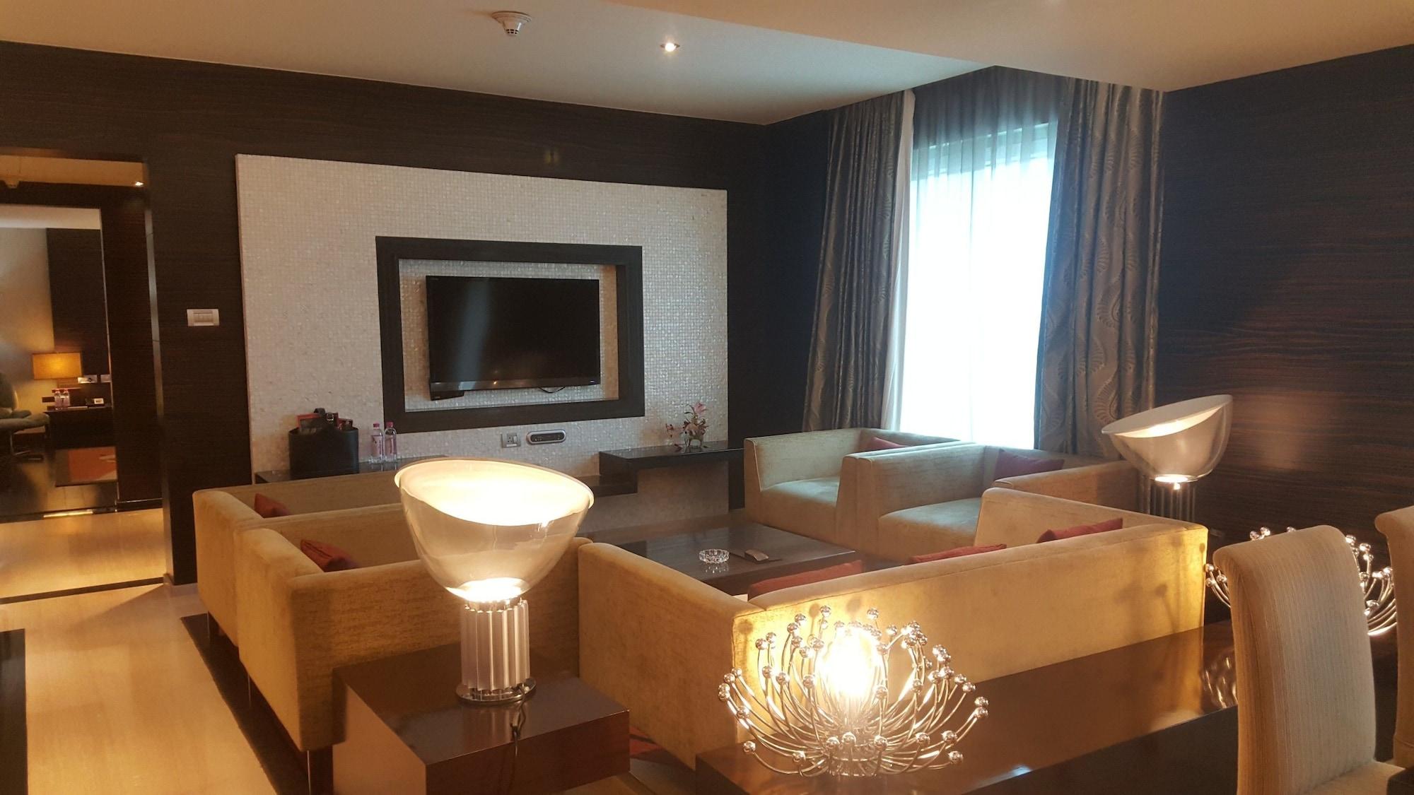 Vivanta Hyderabad, Begumpet Экстерьер фото Living room of a suite at the hotel