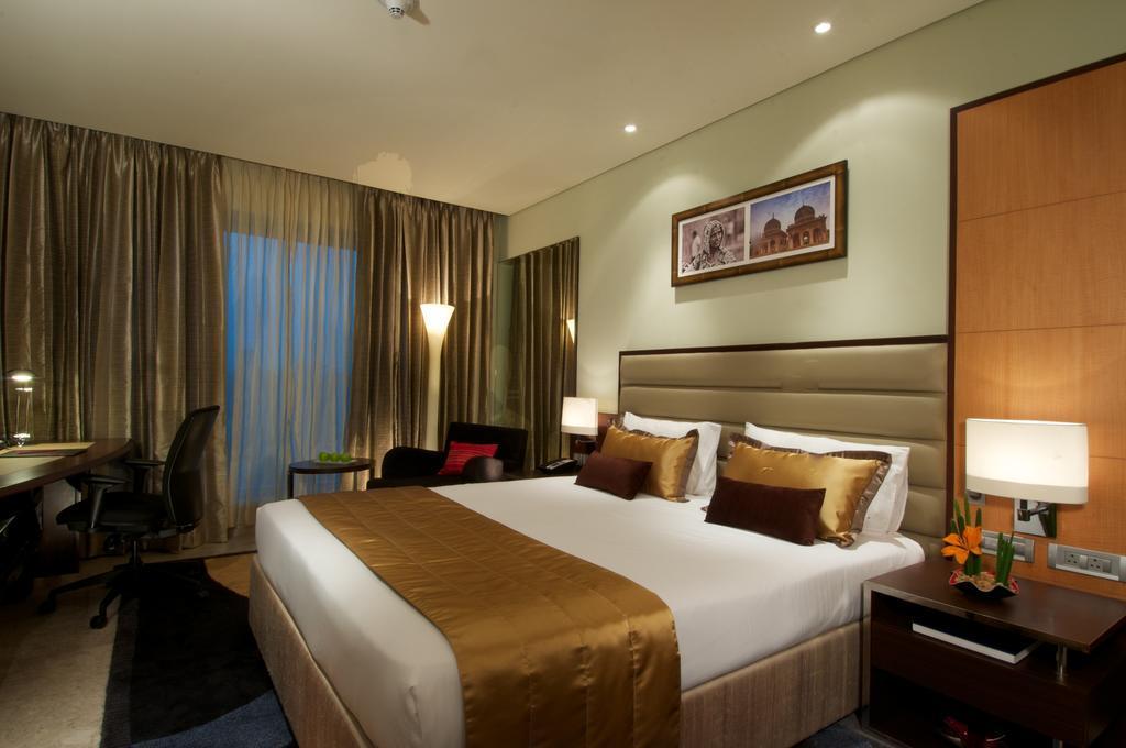 Vivanta Hyderabad, Begumpet Экстерьер фото A room at the Taj Bengal
