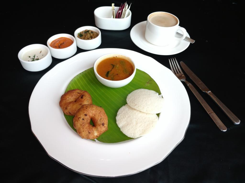 Vivanta Hyderabad, Begumpet Экстерьер фото South Indian breakfast